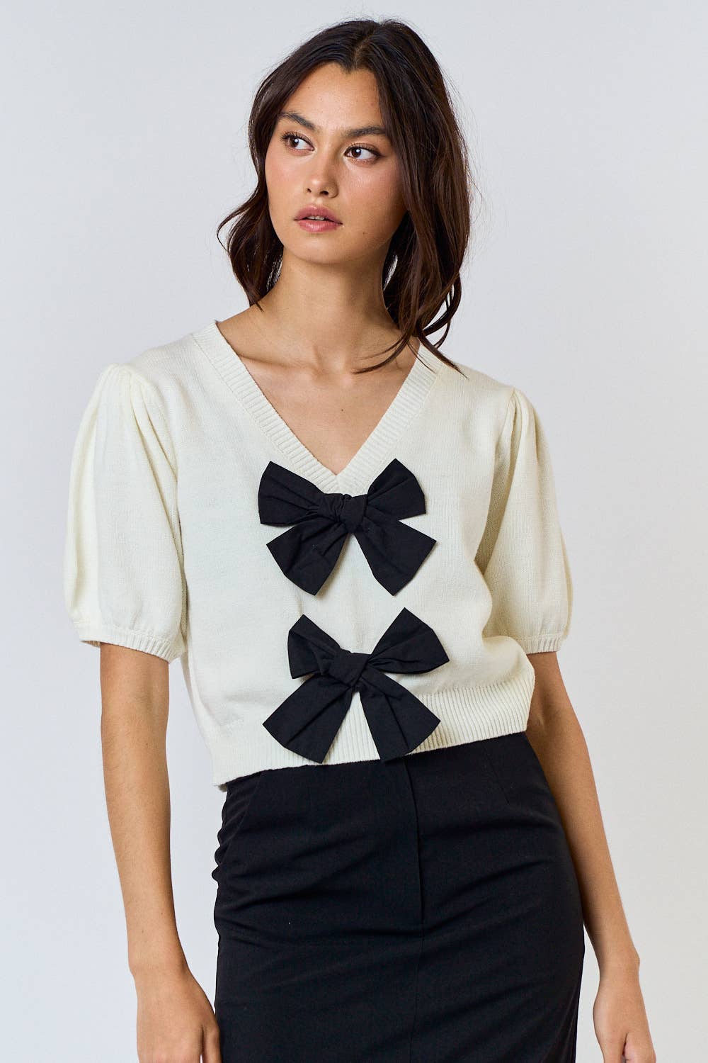 BOW FRONT V-NECK PUFF SLEEVE SWEATER TOP