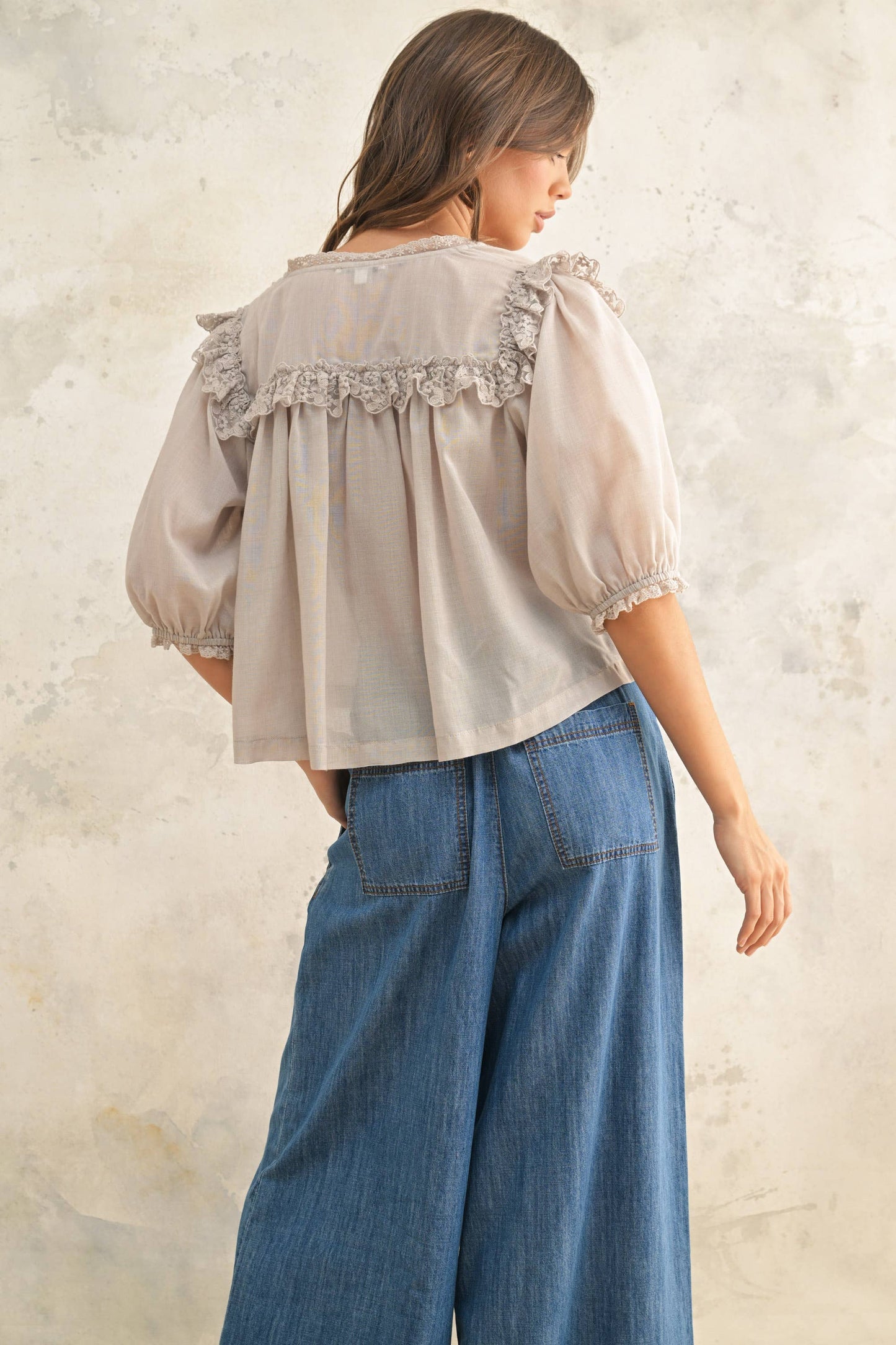 LACE DETAILED BLOUSE