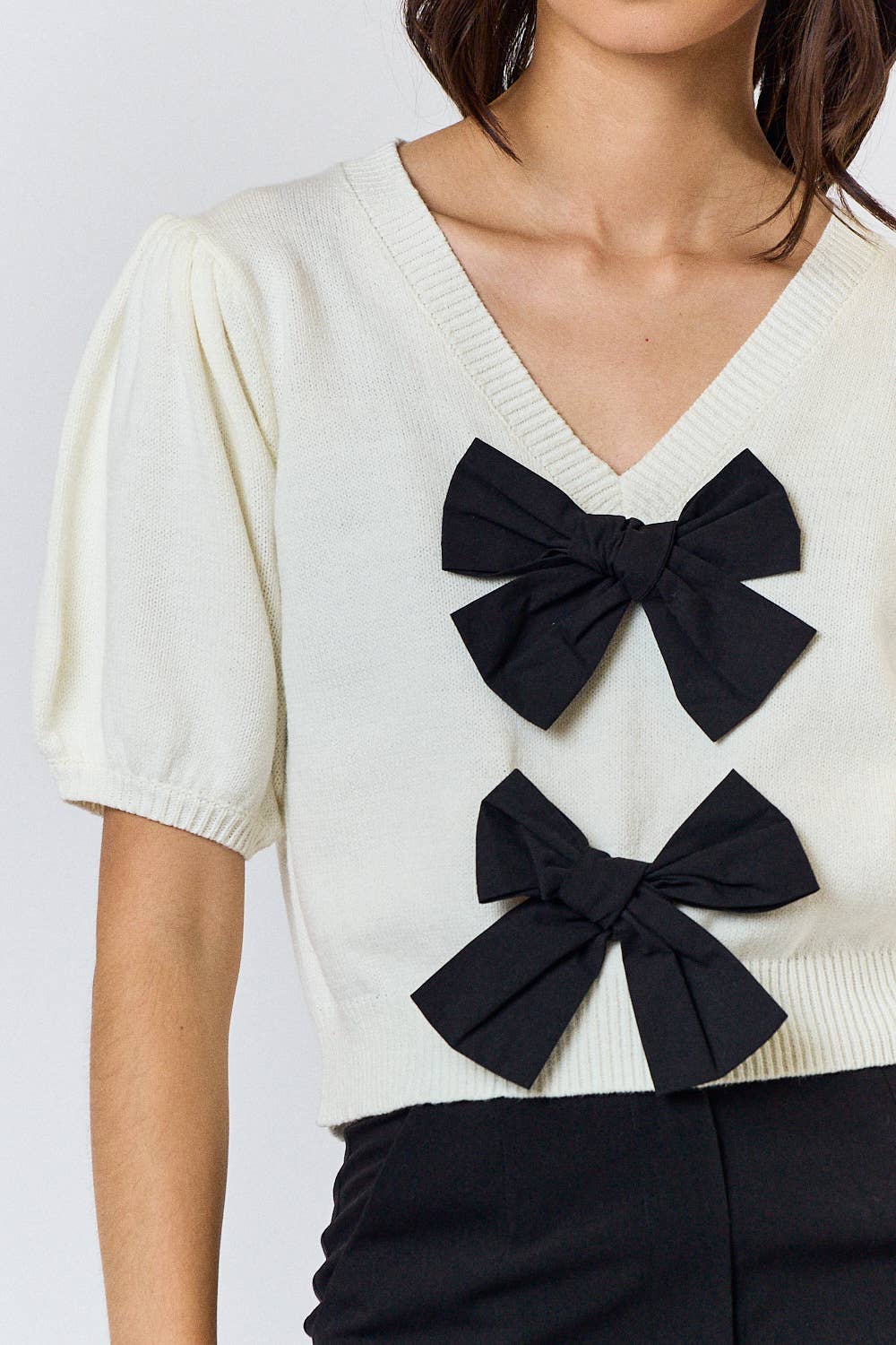 BOW FRONT V-NECK PUFF SLEEVE SWEATER TOP