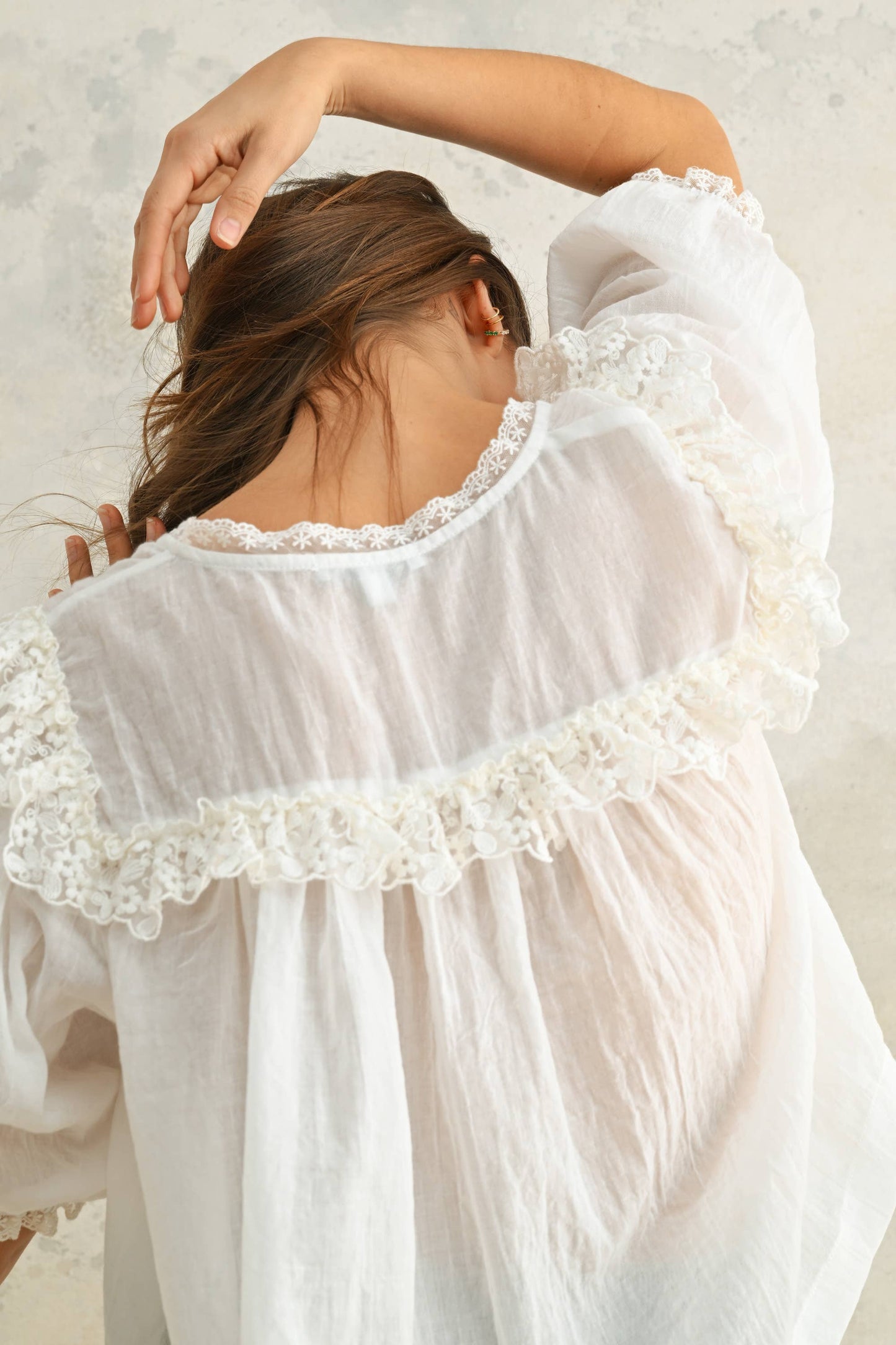 LACE DETAILED BLOUSE