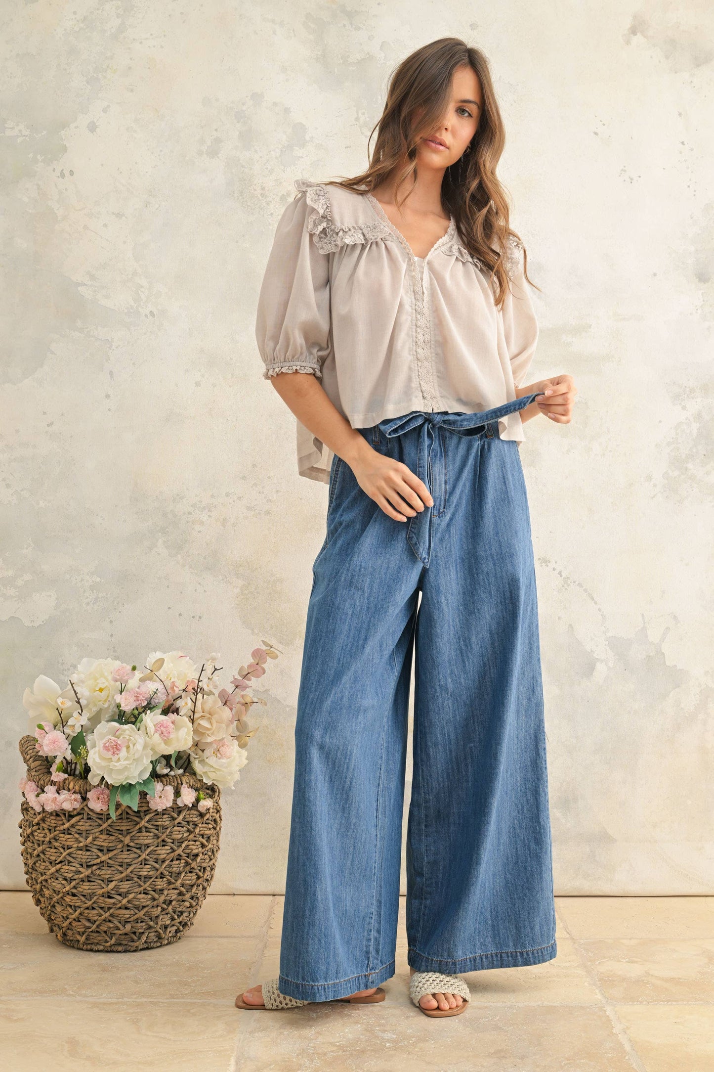 LACE DETAILED BLOUSE