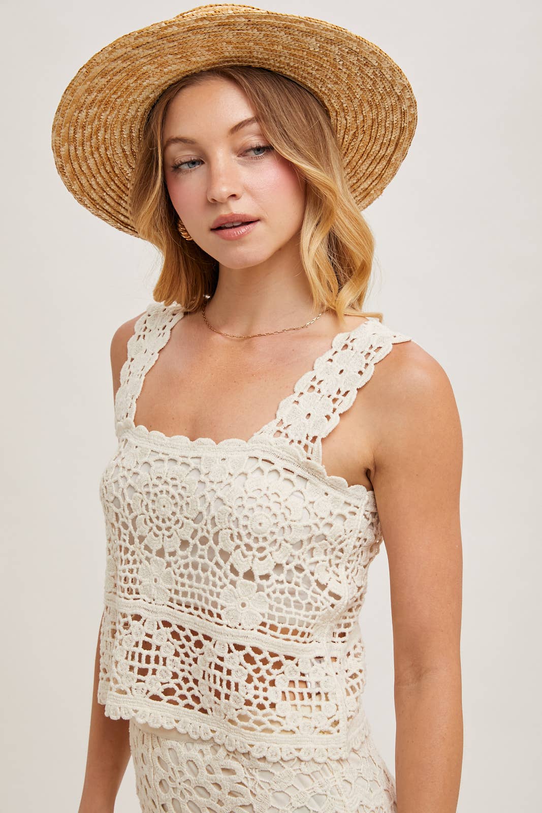 SHEER CROCHET SLEEVELESS SQAURE NECK TOP